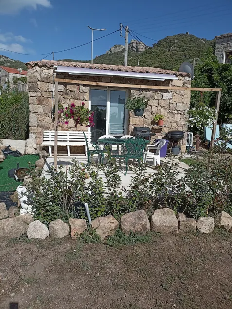 Small independent house - Image 1