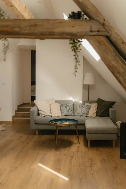 Left Bank: spacious & air-conditioned BD - Image 1