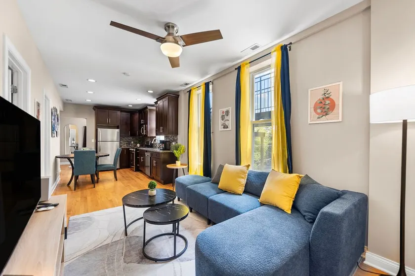 BuckLogan Nest | 3 BR | Walk to Blue Line & 606 - Image 1
