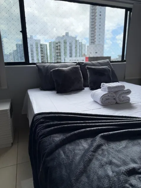 806 | Prime Flat - Image 1