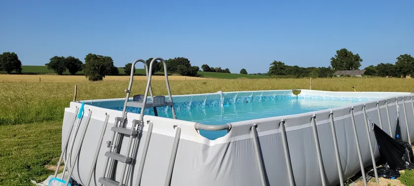 Charming farmhouse with garden and pool access - Image 1