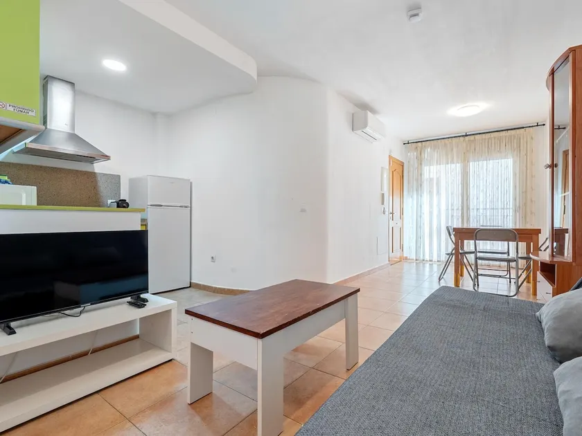 Casa da família ideal a 20 metros da praia, com WIFI GRÁTIS / TV INTELIGENTE / ESTACIONAMENTO - Image 1