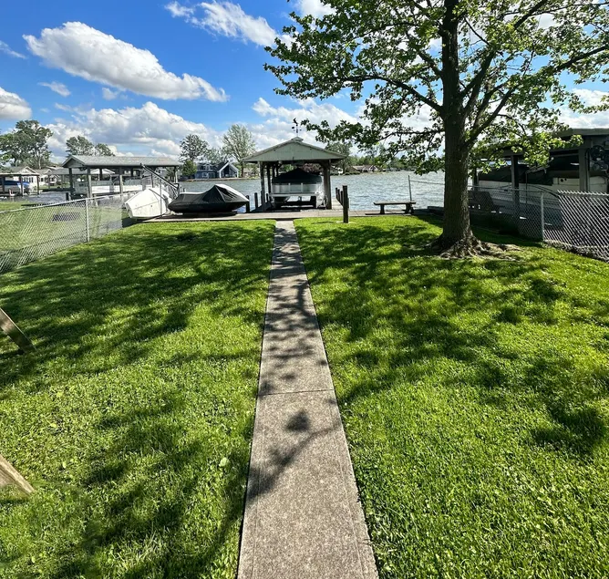 Lakefront Cottage | Superhost | 500+ 5-Star - Image 1