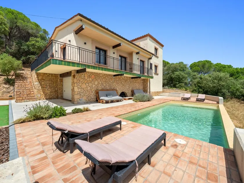 House with private pool 2km beach and center - Image 1