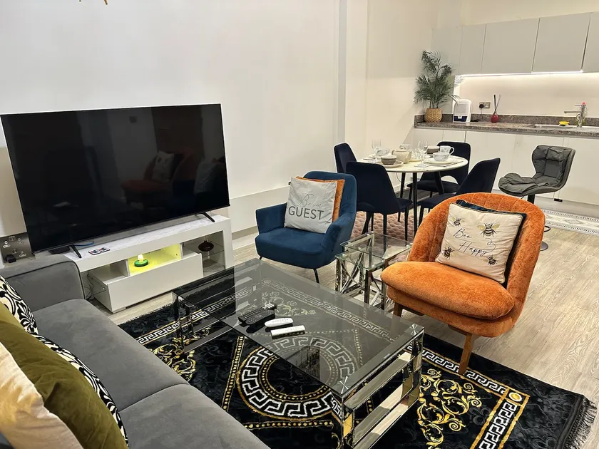 Mega7 Spacious 2Bedroom Apartment, 2 Bathrooms, Balcony and Free Parking - Image 1