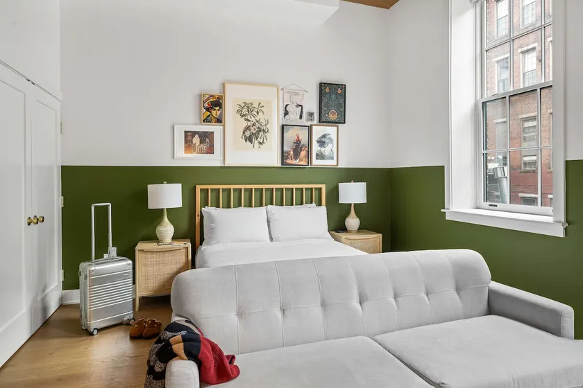 Sosuite | Studio Apt w Laundry, Courtyard View - Image 1