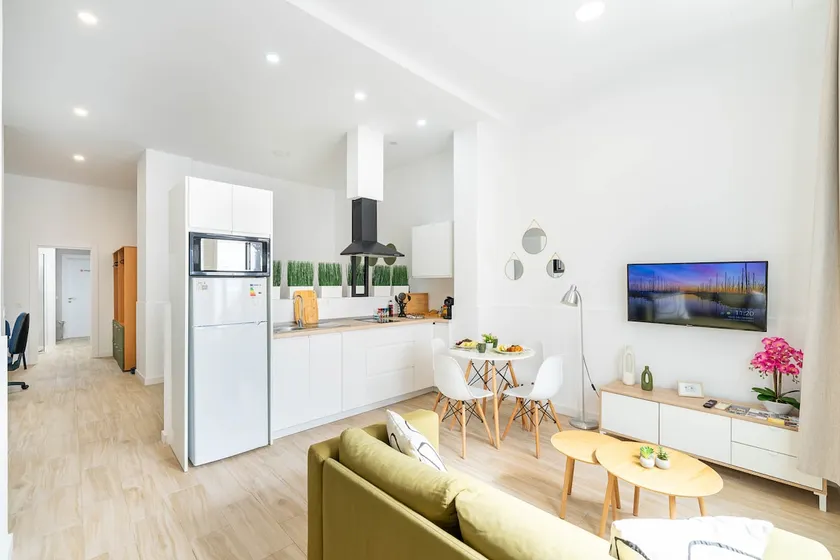 Elegant loft in Almería with work area - Image 1