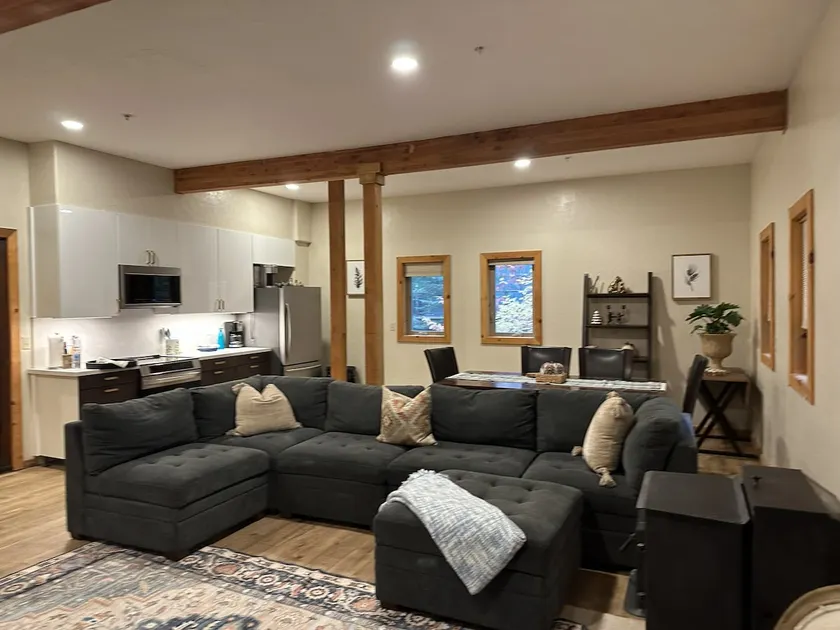 Climbers Cove. Yose Reservations+Breakfast~AC~WiFi - Image 1