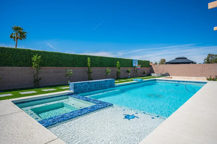 #43 Luxurious Estate 5 Min to Strip Raider Stadiu - Image 1