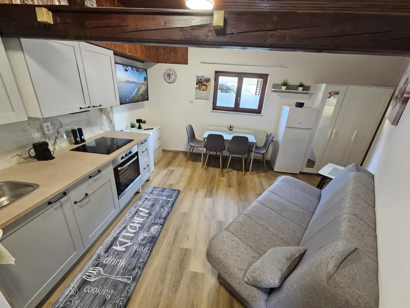 detached house + parking, close to the center - Image 1