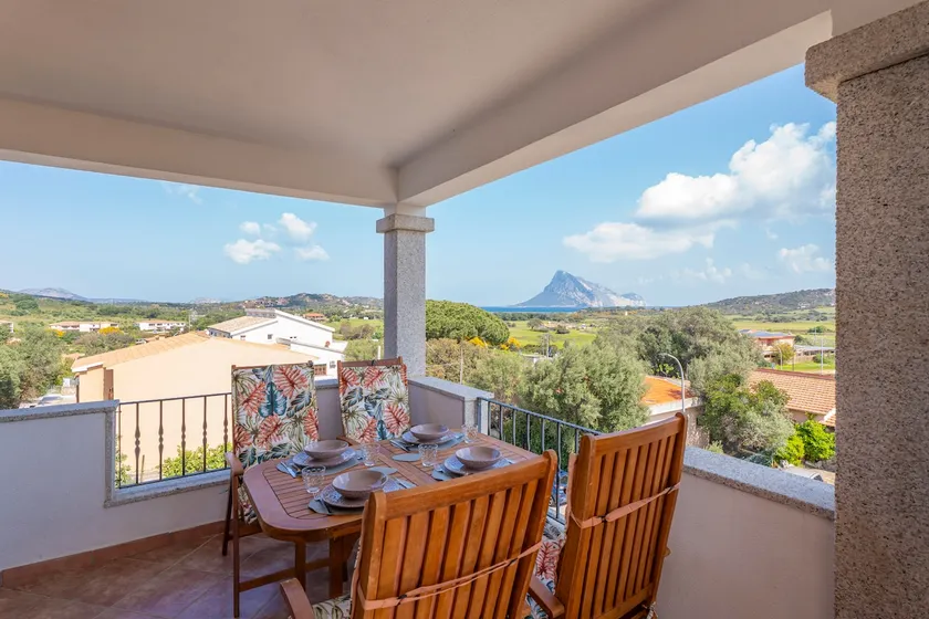 Private Terrace 1 km from Porto Taverna Beach - Image 1