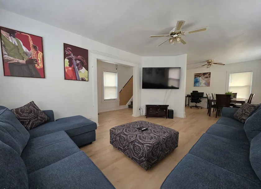 Spacious 1 Family Duplex with Driveway & Backyard - Image 1