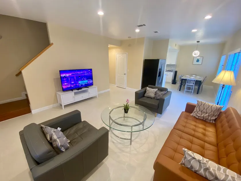 Newly Renovated Luxury Townhome - Image 1