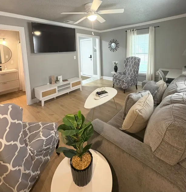 Cozy Stay•Near Ft hood•King Suite - Image 1