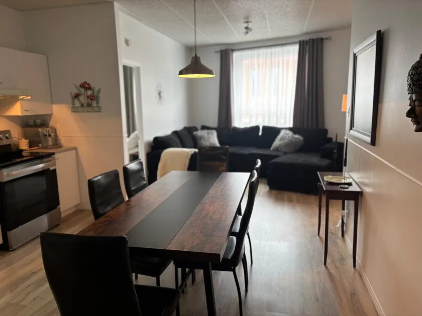 Studio B in the heart of downtown RDL - Image 1