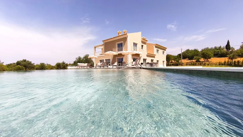 Grand Villa Estoi, Massive Pool, 20 min airport - Image 1
