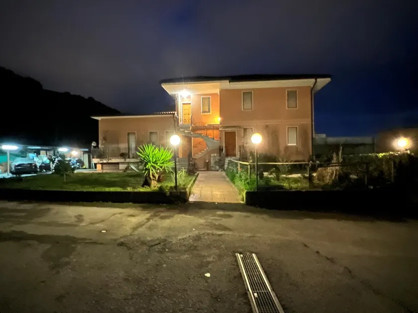 apartment in villa - Image 1