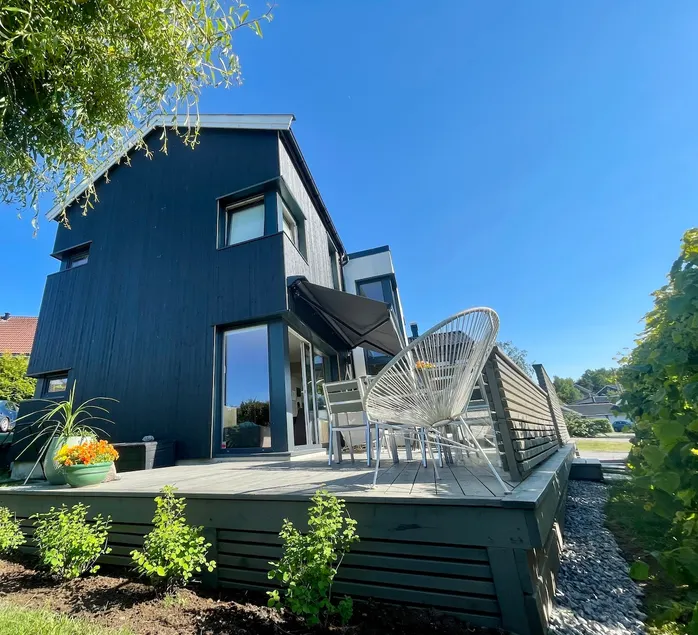 Sunny, welcoming, and family-friendly single-family home! - Image 1