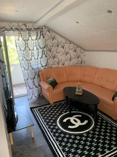 Upperfloor with beautiful view! - Image 1