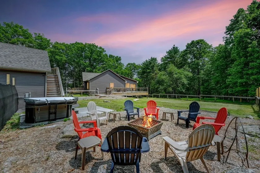 Tree Haven- fenced yard, hot tub, pet friendly - Image 1