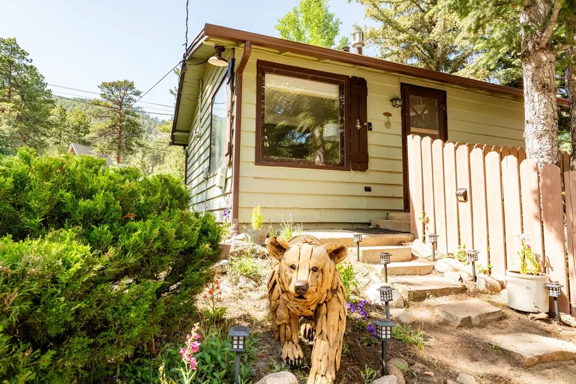 Cozy Mountain Escape w/ Hot Tub • Near RMNP - Image 1