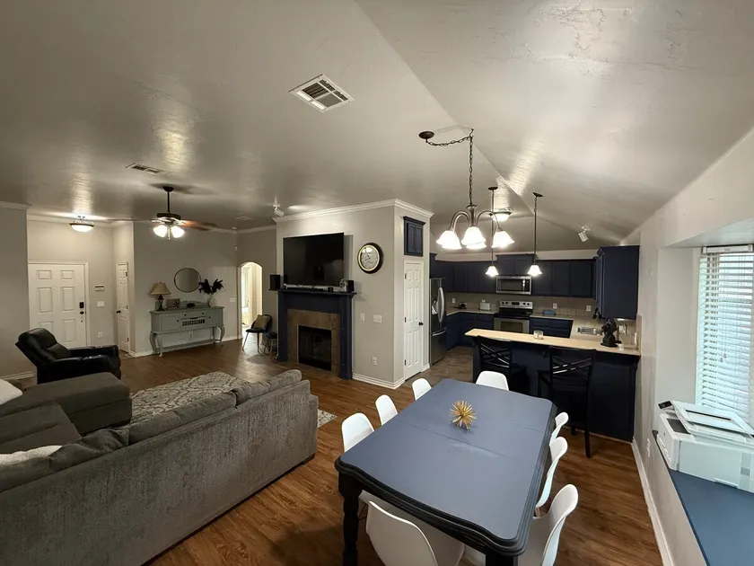 City Serenity | EZ Access to I35 - Image 1