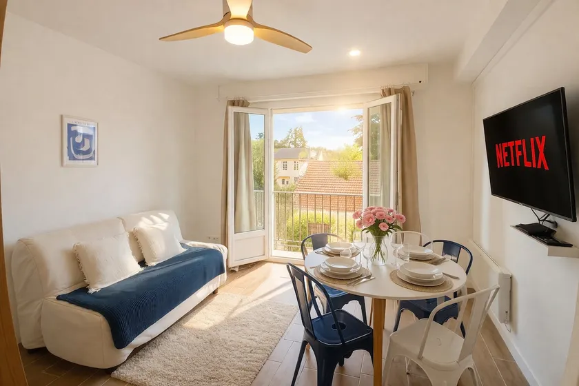 The Blue Hole • Charming apartment • Netflix - Image 1