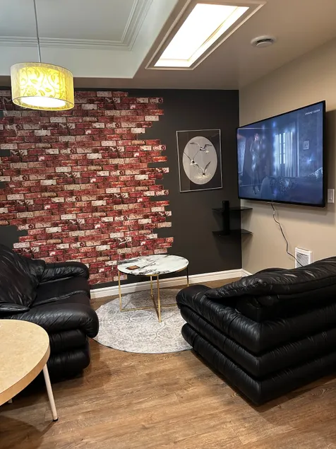 Cozy 1 bedroom basement suite - Image 1