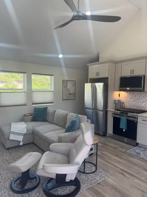 Cozy Beach Hideaway - Image 1