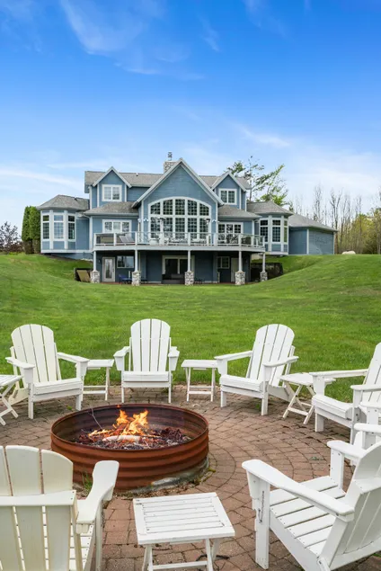 Lake Charlevoix Lux Retreat - Image 1