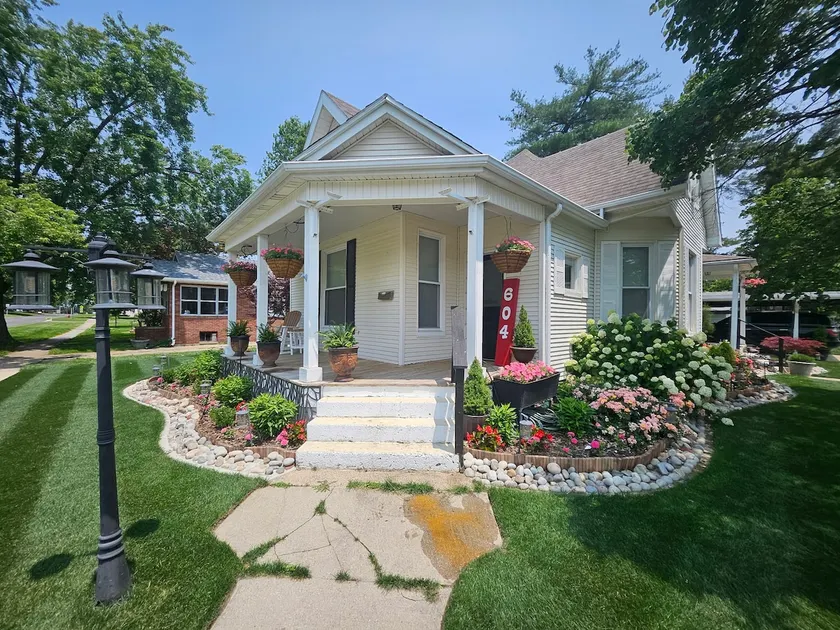 That House on 8th Street - Image 1