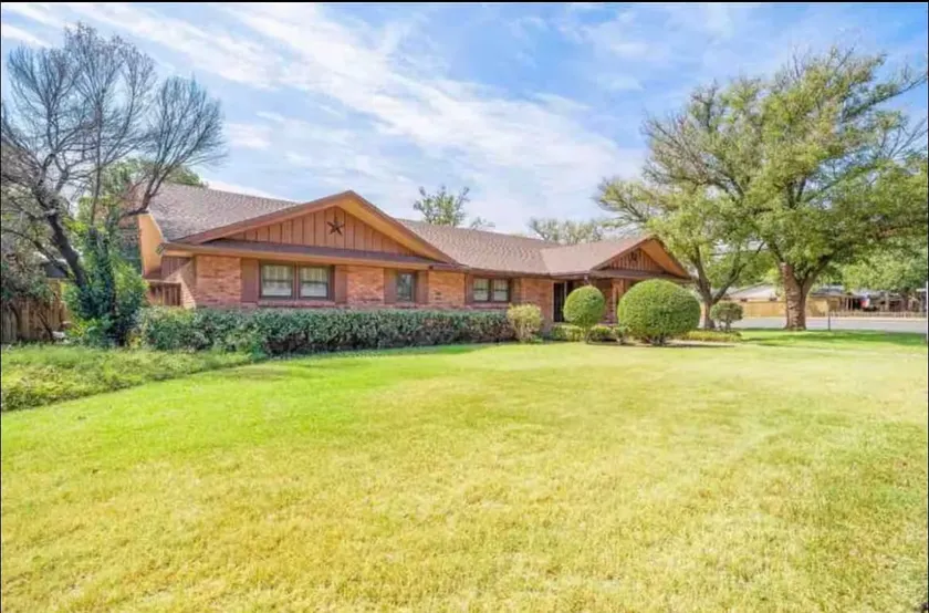 Massive open concept with Movie Room - Image 1