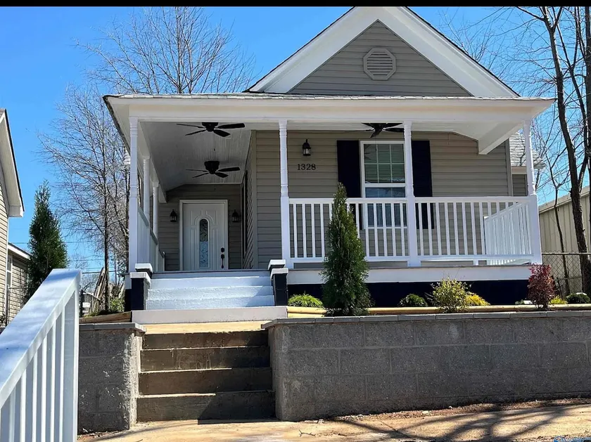 Convenient, Comfortable, & Pet Friendly! - Image 1