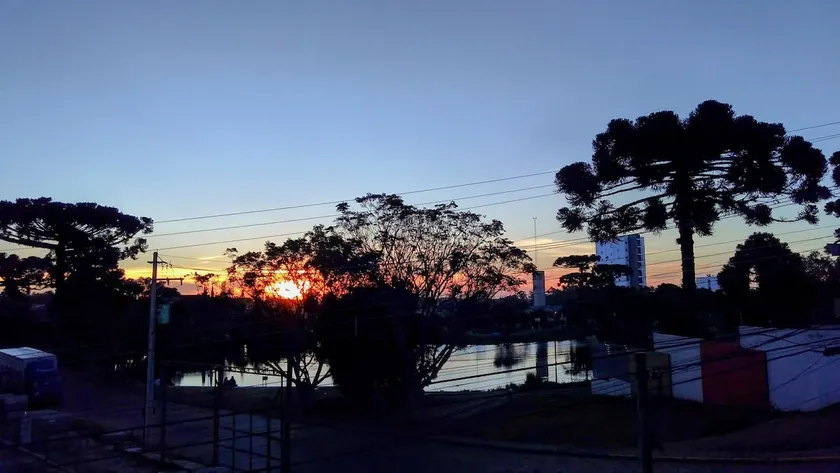 Apartment overlooking the lake - Image 1