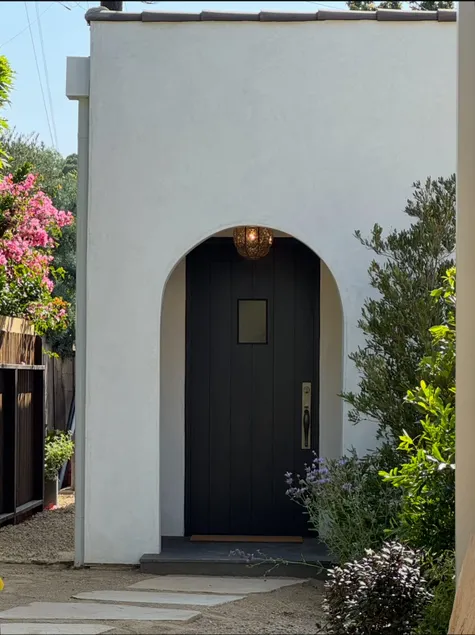 Spanish-style garden Bungalow - Image 1