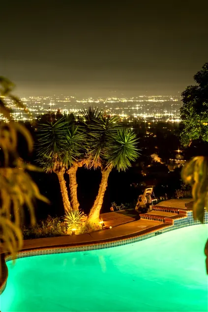 City view· Private Pool + Heated Jacuzzi - Image 1