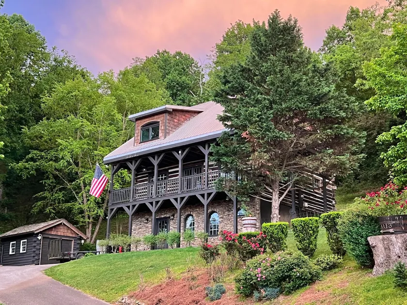 Timberlake Lodge - Image 1