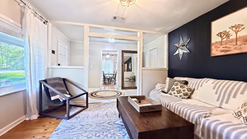 PRIVATE Cleveland St. Cottage~Walk Folsom Village - Image 1