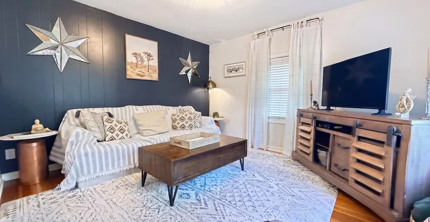 PRIVATE Cleveland St. Cottage~Walk Folsom Village - Image 1