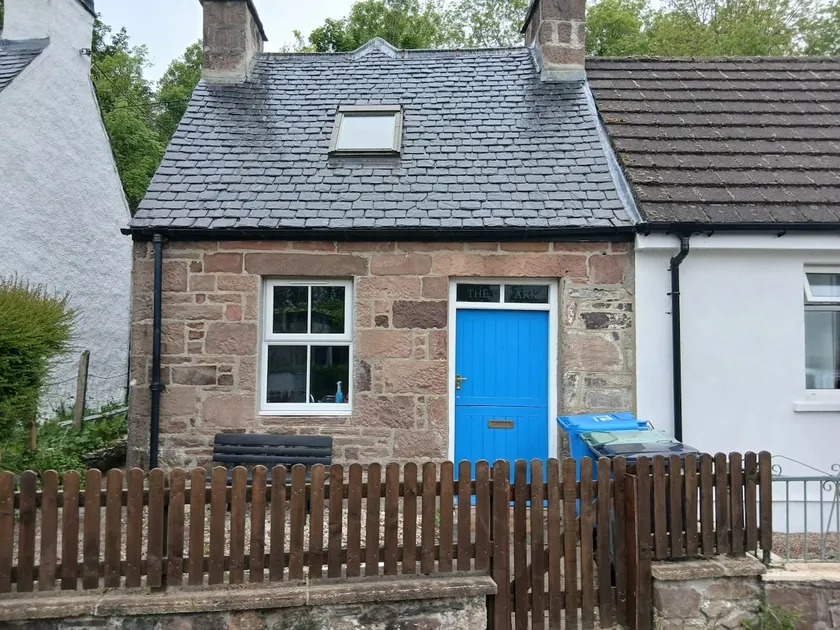 Recently refurbished comfort at The Ark by the sea - Image 1