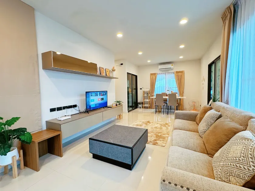 Peaceful resort-style home - Image 1
