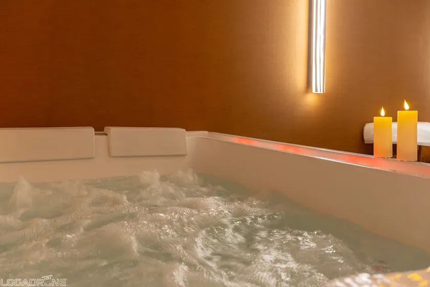 The Cadurcian ”Love Room” Jacuzzi & Secret Room - Image 1