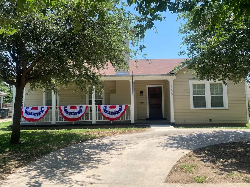 Charming home on Sayles Blvd - Image 1