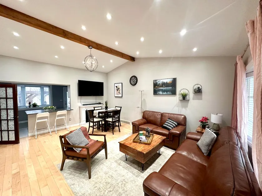 Beautiful 3BR + Private Yard | Mins to the Falls! - Image 1