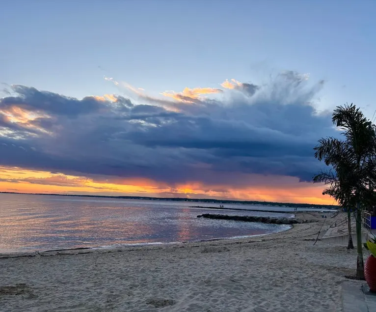 Sunrise Beach Cottage - Image 1