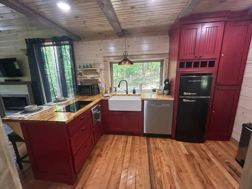 Cabernet Cottage Cabin 20 min Hochatown & Casino - Image 1