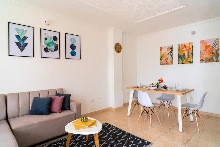 Spacious and safe home with garage near Alamedas - Image 1