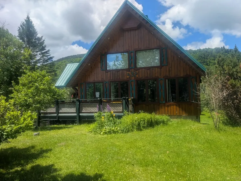 Hibou Voyageur Chalet - Image 1