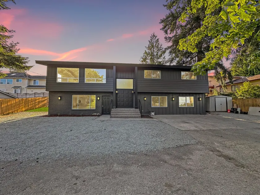 Sleep 17, 8 Rooms, 4 bath, 2 Units - Image 1