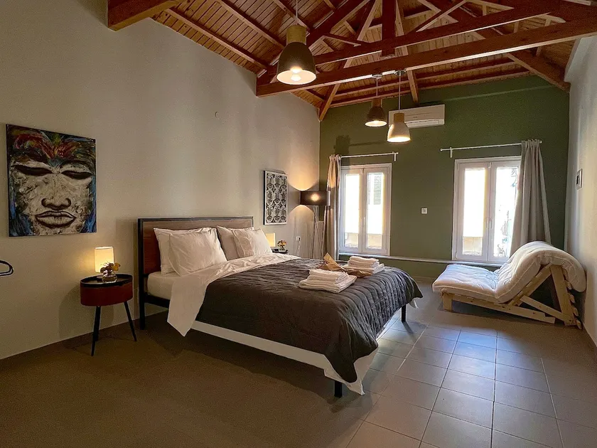 Iriki Loft, ένας ατμοσφαιρικός ρετρό χώρος στην Μυτιλήνη - Image 1